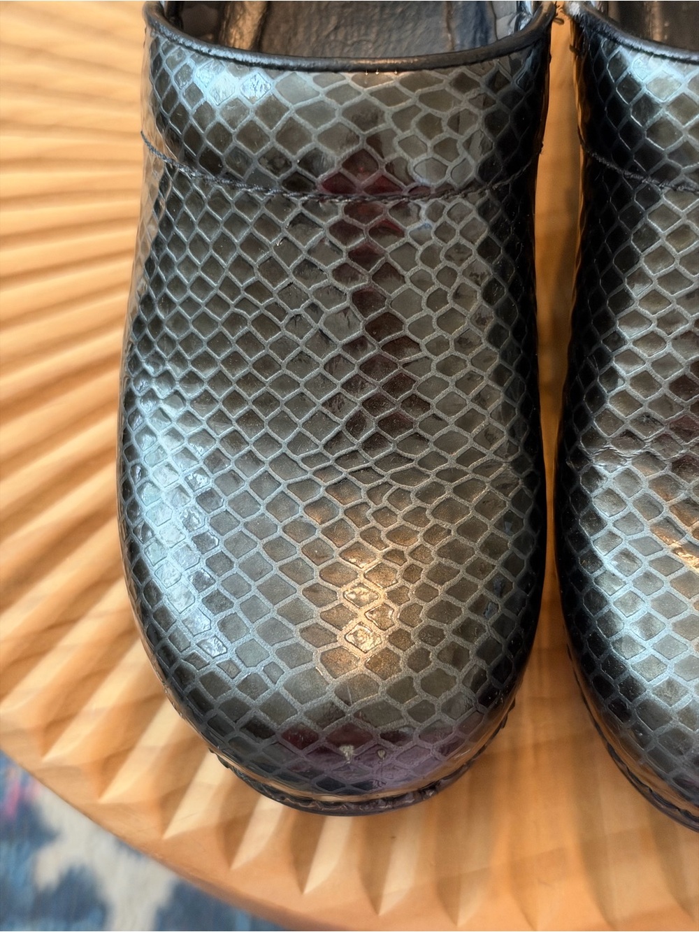 Dansko Pro XP clogs dark metallic/gray snakeskin patent leather Size 39/8.5 - Picture 3 of 11